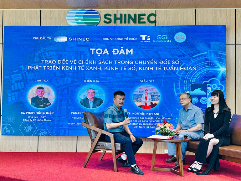 Các chuyên gia tham gia tọa đàm. img-7177.jpg