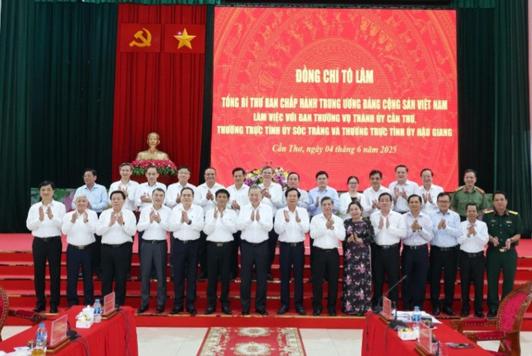 Xác lập vai trò là cực tăng trưởng năng động ở trung tâm tiểu vùng Tây Nam Bộ vna-potal-tong-bi-thu-to-lam-lam-viec-voi-thuong-vu-thanh-uy-can-tho-thuong-truc-tinh-uy-soc-trang-va-hau-giang-8073047-7611.jpg