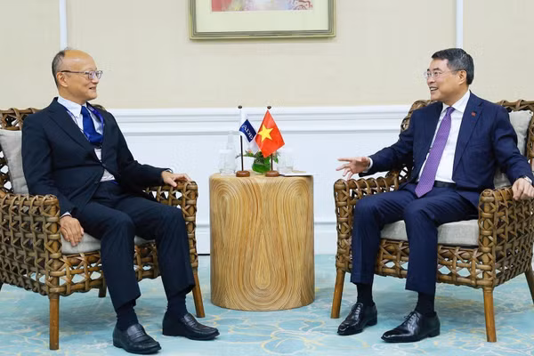 Thủ tướng Lê Minh Hưng gặp Chủ tịch Ngân hàng Phát triển Châu Á Masato Kanda. (Ảnh: TTXVN)