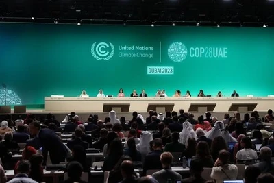 Quang cảnh phiên bế mạc Hội nghị lần thứ 28 các bên tham gia Công ước khung của Liên hợp quốc về biến đổi khí hậu (COP28) tại Dubai, UAE, ngày 13/12/2023. (Ảnh: THX/TTXVN)