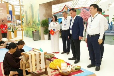 Sản phẩm OCOP của tỉnh Hưng Yên tham gia triển lãm tại Trung tâm Hội chợ triển lãm quốc gia, Hà Nội.