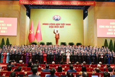 Ban Chấp hành Trung ương khóa XIV Đảng Cộng sản Việt Nam ra mắt Đại hội. (Ảnh: Báo Nhân Dân)
