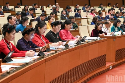 Đại biểu Quốc hội các tỉnh, thành phố dự phiên khai mạc Kỳ họp thứ 9, Quốc hội khóa XV. (Ảnh: DUY LINH-BÙI GIANG)