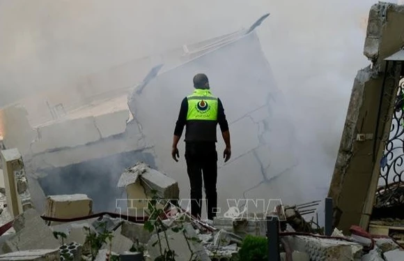 Tòa nhà bị phá hủy sau cuộc không kích của Israel tại Jbaa, Liban, ngày 4/12/2025. (Ảnh: THX/TTXVN)