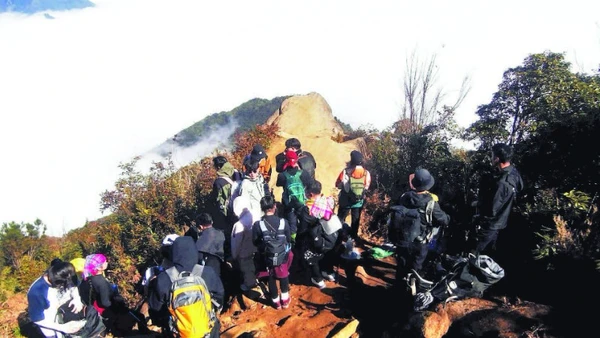 Đoạn đường dốc nhất là khoảng 7 km đầu tiên, nguy hiểm nhất là đoạn đi qua sống lưng khủng long dài khoảng 2 km.