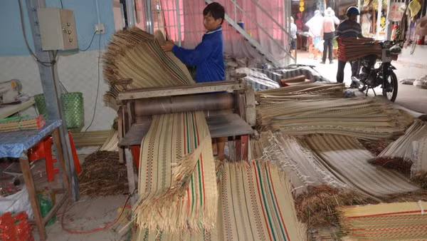 Chiếu uzu Tân Châu nổi tiếng vùng Đồng bằng sông Cửu Long.