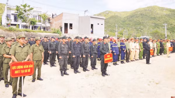 Các lực lượng trực tiếp tham gia chiến dịch “Xung kích thần tốc Quang Trung”. (Ảnh LƯƠNG TÙNG)