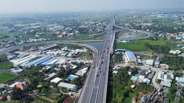 Đường vành đai 3 đi qua địa phận tỉnh Tây Ninh nối với cao tốc Thành phố Hồ Chí Minh-Trung lương và Long Thành-Dầu Giây là trục giao thương chiến lược kinh tế trong giai đoạn mới.