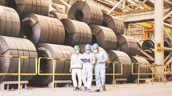 Sản xuất thép xuất khẩu tại Thành phố Hồ Chí Minh. (Ảnh TÙNG ANH)