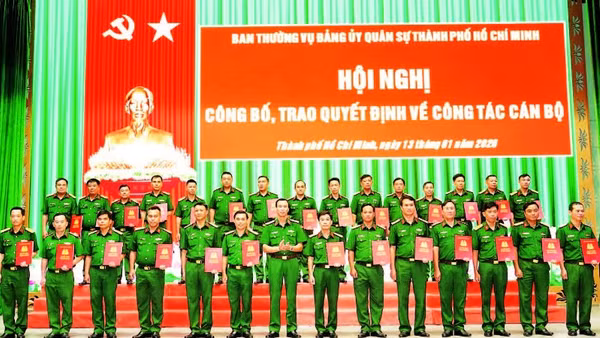 Bộ Tư lệnh Thành phố Hồ Chí Minh bổ nhiệm 151/168 sĩ quan quân đội chính quy về ban chỉ huy quân sự xã, phường, đặc khu.
