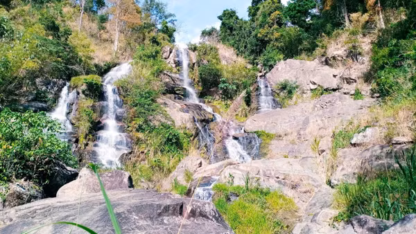 Điểm du lịch thác Kôi Tó, xã Đăk Kôi giữa rừng nguyên sinh là điểm đến mới của du khách.