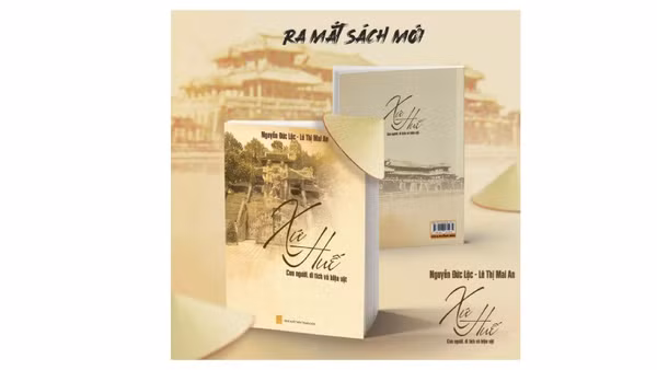 Bài cuốn sách Xứ Huế: Con người, di tích và hiện vật của hai tác giả Nguyễn Đức Lộc và Lê Thị Mai An.