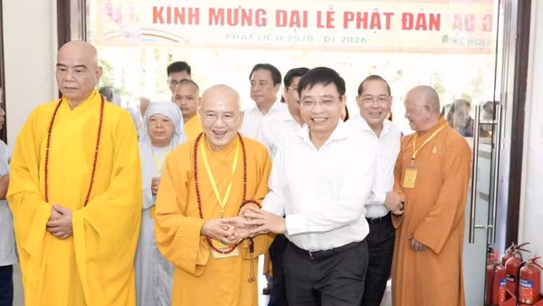 Phó Thủ tướng Nguyễn Văn Thắng thăm, chúc mừng Ban Trị sự Giáo hội Phật giáo Việt Nam thành phố Huế.