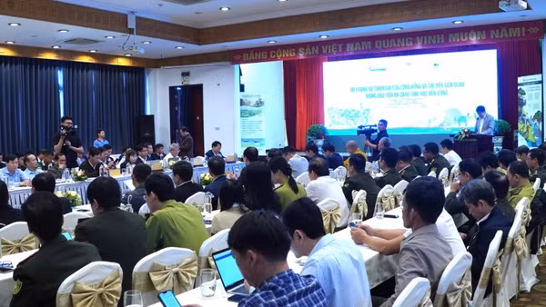 Khoảng 120 đại biểu tham gia Diễn đàn.