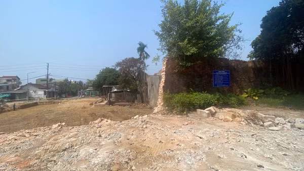 Bức tường ngăn cách hơn 100 năm qua đã được đập bỏ.