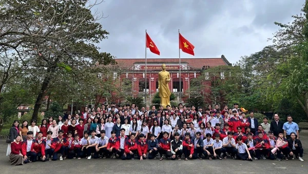 Đội tuyển học sinh giỏi của Huế tại lễ ra quân ngày 22/12/2025.