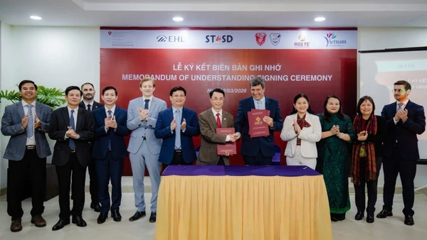 Thụy Sĩ đã ký kết biên bản ghi nhớ hợp tác với hai cơ sở đào tạo du lịch ở Huể để triển khai chương trình Đào tạo Quản trị Khách sạn cao cấp .