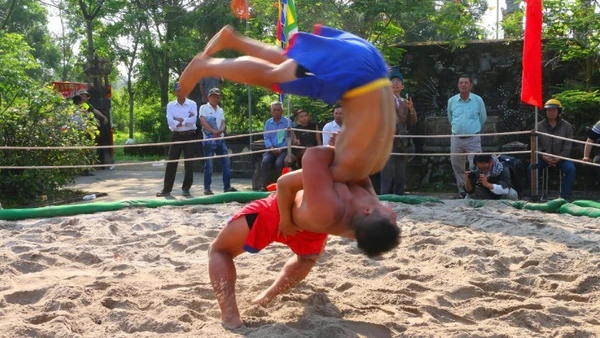 Trước kia trai tráng đến sới không chỉ để vui xuân mà còn để rèn sức