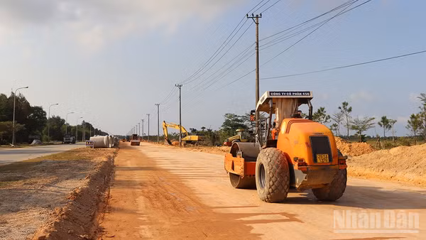 Giai đoạn 2026-2030, tỉnh Quảng Ngãi dự kiến dành khoảng 46.000 tỷ đồng vốn đầu tư công để phát triển kết cấu hạ tầng liên kết vùng, kết nối nội vùng.