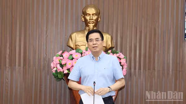 Đồng chí Nguyễn Hoàng Giang, Ủy viên Trung ương Đảng, Chủ tịch Ủy ban nhân dân tỉnh Quảng Ngãi kết luận tại hội nghị.