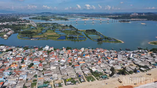 Sau khi sắp xếp, Quảng Ngãi còn 1.161 thôn, tổ dân phố, giảm 549 thôn, tổ dân phố. 