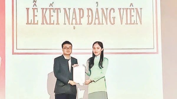 Ngô Thu Hà được kết nạp Đảng từ khi còn là sinh viên Trường đại học Y Hà Nội.