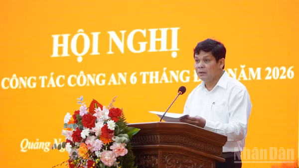 Đồng chí Nguyễn Đức Tuy, Phó Bí thư Tỉnh ủy, Chủ tịch Hội đồng nhân dân tỉnh Quảng Ngãi phát biểu chỉ đạo tại hội nghị.