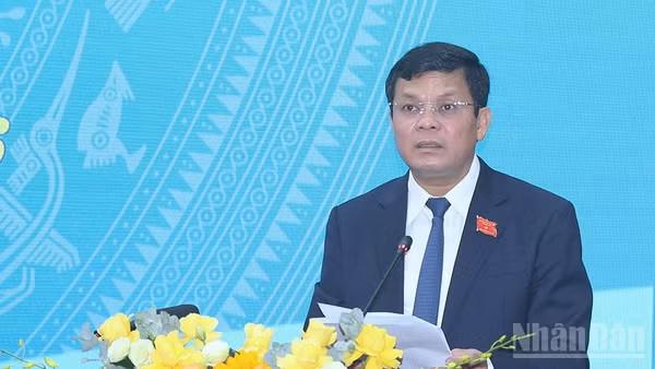 Đồng chí Nguyễn Đức Tuy, Phó Bí thư Tỉnh ủy, Chủ tịch Hội đồng nhân dân tỉnh Quảng Ngãi phát biểu bế mạc kỳ họp.