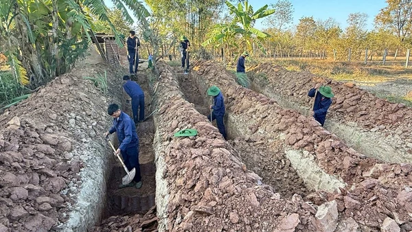 Cán bộ, chiến sĩ Đội K53 nỗ lực tìm kiếm, quy tập hài cốt liệt sĩ tại Campuchia. 