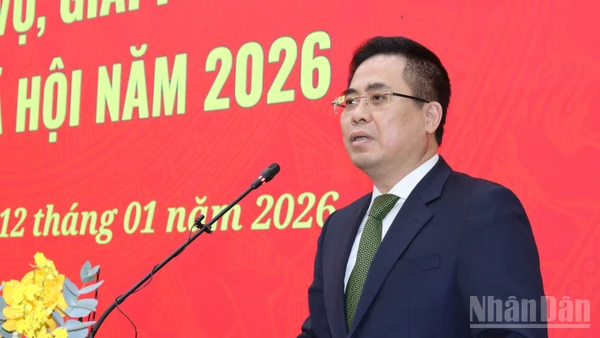 Chủ tịch Ủy ban nhân dân tỉnh Quảng Ngãi Nguyễn Hoàng Giang phát biểu tại hội nghị.