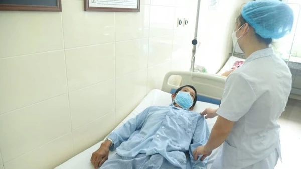 Sở Y tế thành phố cho biết, sức khỏe các công nhân đã ổn định. (Ảnh minh họa)