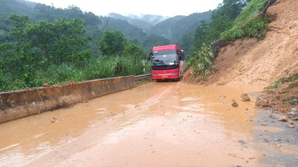 Huế: Vùng ngập hạ lưu sông Bồ chững lại, hạ lưu sông Hương tiếp tục lên cao