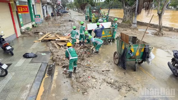 Huế kết thúc đợt mưa kéo dài 23 ngày với ba đợt lũ liên tiếp trong một tuần. (Ảnh: Trương Vững)