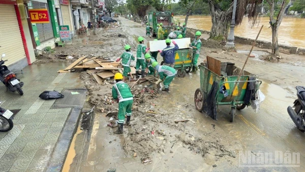 Huế kết thúc đợt mưa kéo dài 23 ngày với ba đợt lũ liên tiếp trong một tuần. (Ảnh: Trương Vững)