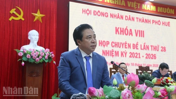 Đồng chí Nguyễn Khắc Toàn, Chủ tịch Ủy ban nhân dân thành phố Huế nhiệm kỳ 2021-2026 phát biểu nhận nhiệm vụ.