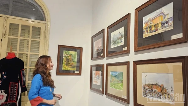 Triển lãm trưng bày gần 150 tác phẩm ký họa.