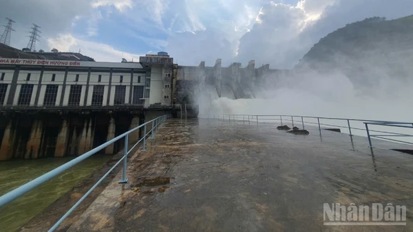 Thủy điện Hương Điền bắt đầu điều tiết tăng dần từ 18 giờ 30 phút ngày 3/12.