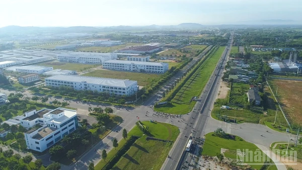 Lĩnh vực hạ tầng khu công nghiệp chiếm tỷ trọng lớn trong danh mục thu hút đầu tư vào các khu kinh tế, khu công nghiệp trên địa bàn tỉnh Quảng Ngãi.