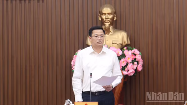 Chủ tịch Ủy ban nhân dân tỉnh Quảng Ngãi Nguyễn Đức Tâm phát biểu kết luận tại phiên họp.