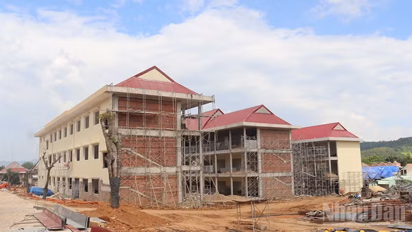 Khối lượng thi công 4 trường nội trú liên cấp vùng biên tại các xã: Mô Rai, Rờ Kơi, Sa Loong, Dục Nông đã đạt trên 85% khối lượng toàn công trình.