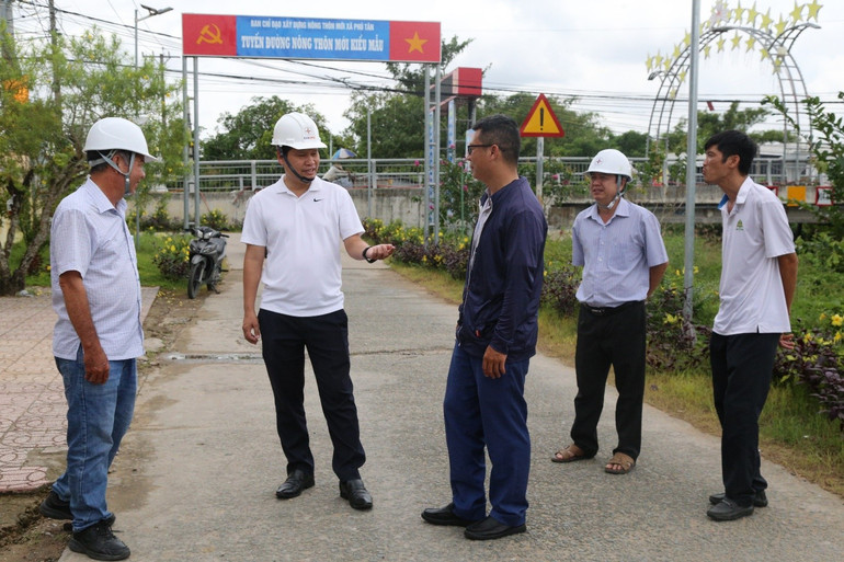 Phó Tổng giám đốc EVNSPC Bùi Quốc Hoan kiểm tra tiến độ các công trình đầu tư xây dựng trong tháng 9/2025. 27-10-anh-3.jpg
