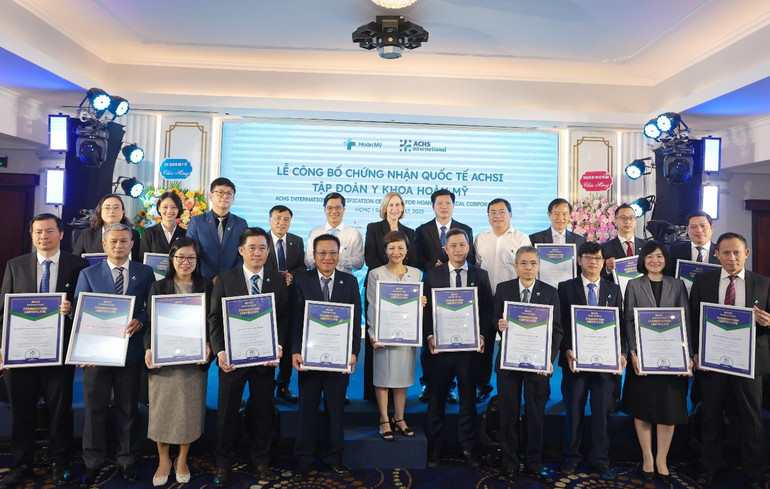Đại diện 18 bệnh viện và phòng khám thuộc Tập đoàn Y khoa Hoàn Mỹ nhận chứng nhận tiêu chuẩn quốc tế về chất lượng chăm sóc sức khỏe ACHSI. 19-9-anh-1-tap-doan-y-khoa.jpg