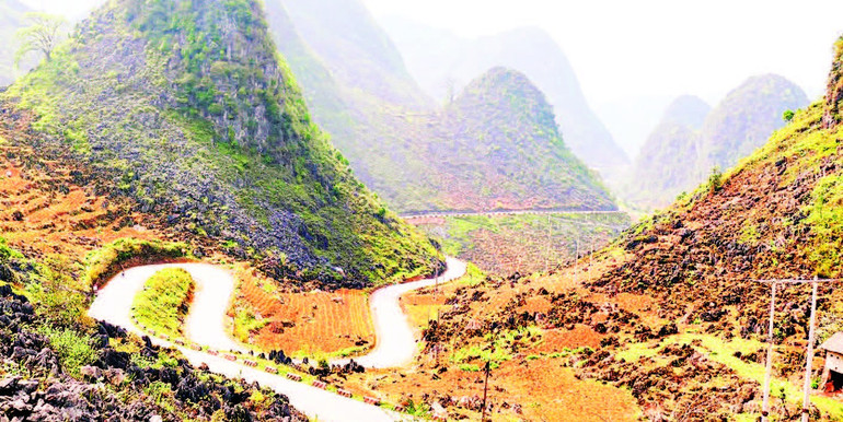 1-duong-hanh-phuc-co-chieu-dai-hon-180-km-diem-dau-tai-phuong-ha-giang-1-diem-cuoi-tai-xa-meo-vac.jpg