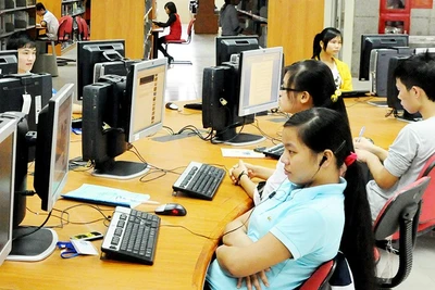 Giáo dục kỹ năng số phải được đưa vào chương trình học chính khóa, giúp học sinh và sinh viên biết nhận diện nội dung độc hại. Ảnh: NAM NGUYỄN