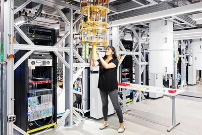 Một hệ thống điện toán lượng tử của Công ty IBM. Ảnh: BLOOMBERG