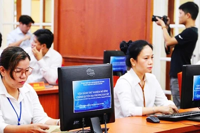 Cán bộ với tình huống giả định trong việc giải quyết hồ sơ trực tuyến.