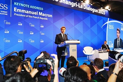 Tổng thống Pháp Macron phát biểu ý kiến mở đầu Đối thoại Shangri-La 2025. Ảnh: FRANCE24