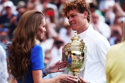 Jannik Sinner là tay vợt nam người Italia đầu tiên có chức vô địch Wimbledon.