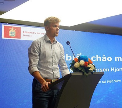 Ông Lasse Pedersen Hjortshøj, Tham tán Thương mại, Trưởng Bộ phận Thương mại và Ngoại giao Kinh tế, Đại sứ quán Đan Mạch, phát biểu tại hội thảo. (Ảnh VSS) tham-tan-y-te-dai-su-quan-dan-mach-1.jpg