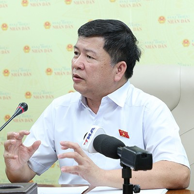 Phó Chủ nhiệm Ủy ban Văn hóa và Xã hội Tạ Văn Hạ. ta-van-ha.jpg